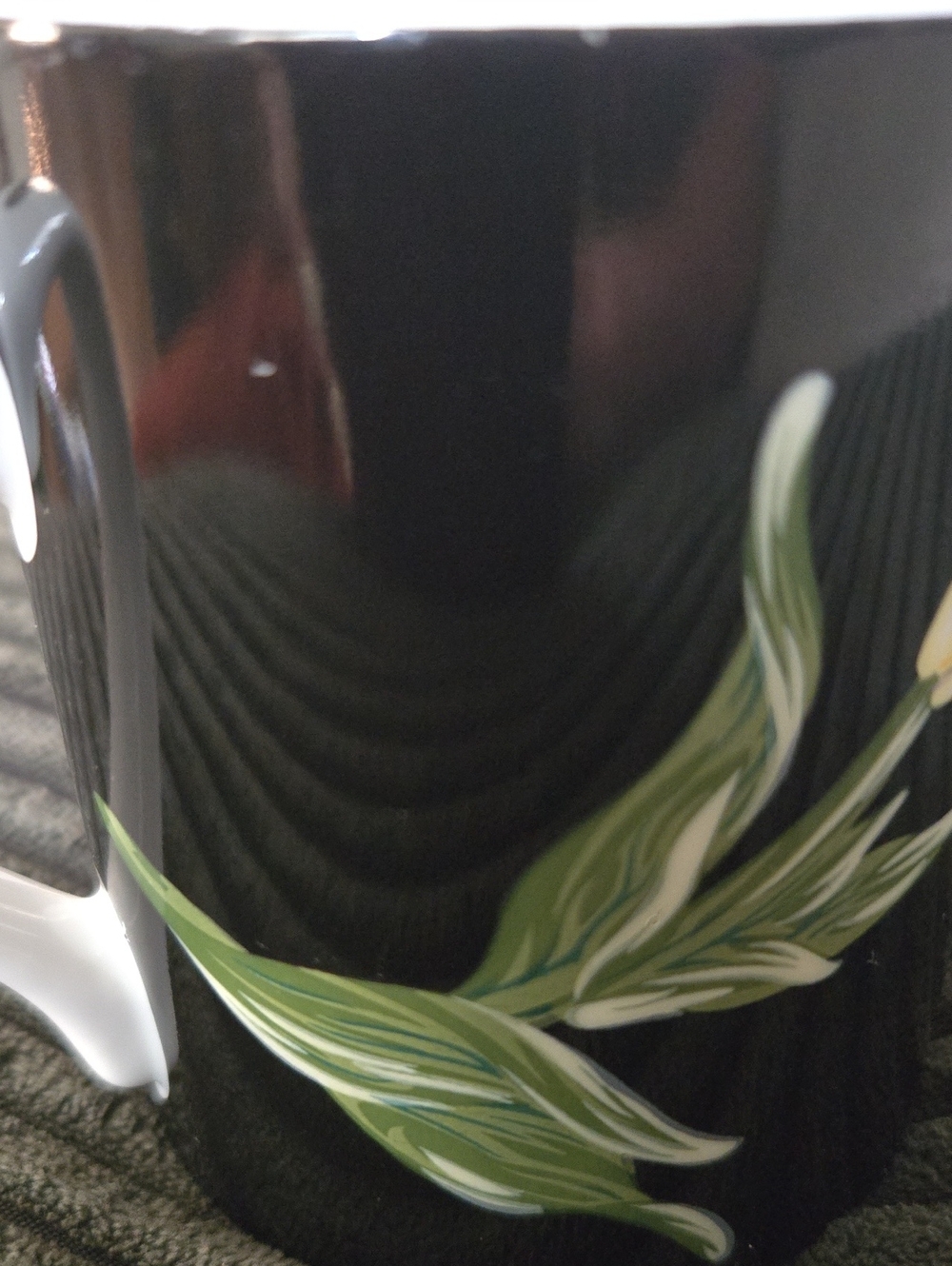 Mrs. Delaney's Flowers Mug by Tiffany & Co. Iris design. - Picture 5 of 12